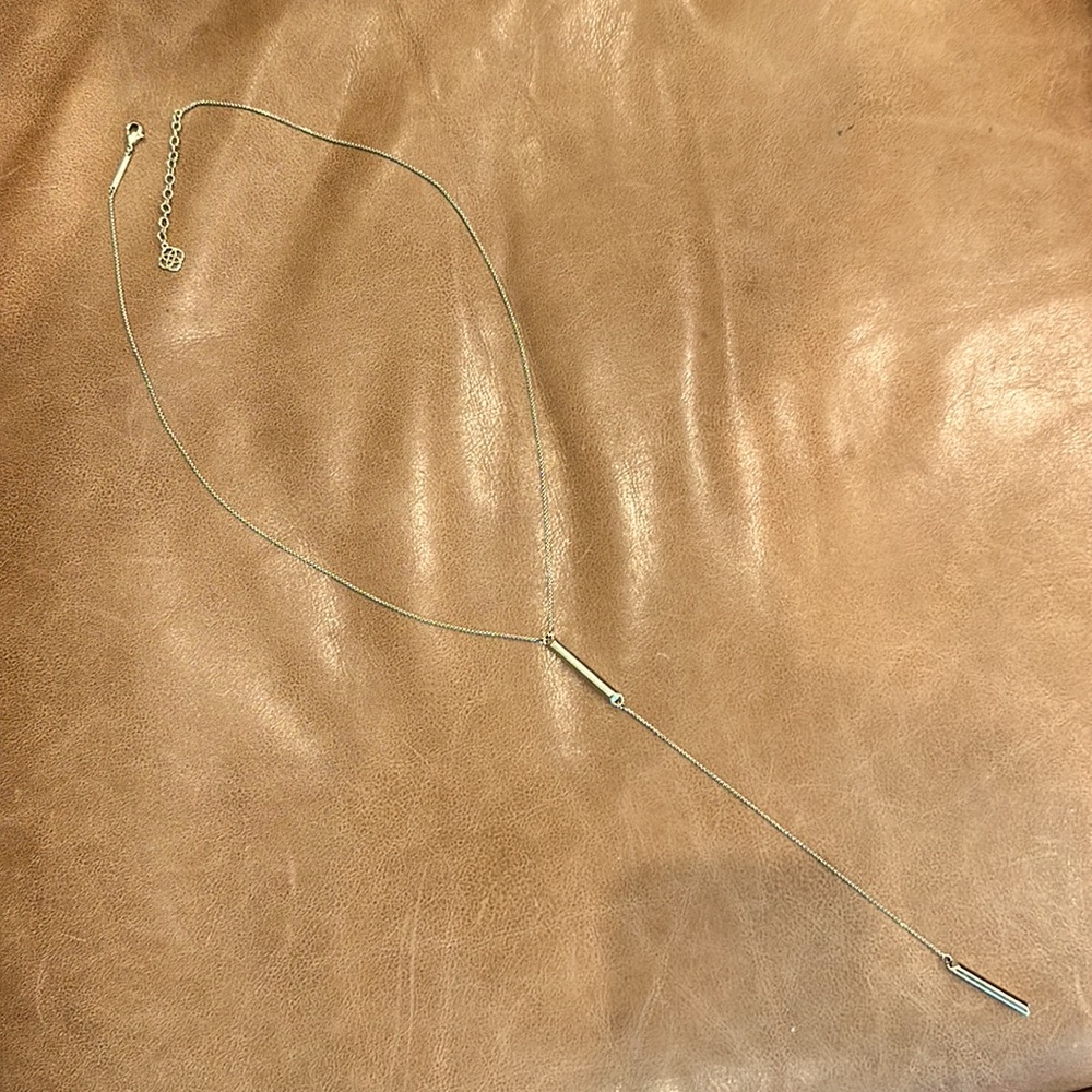 Kendra Scott gold dainty necklace!